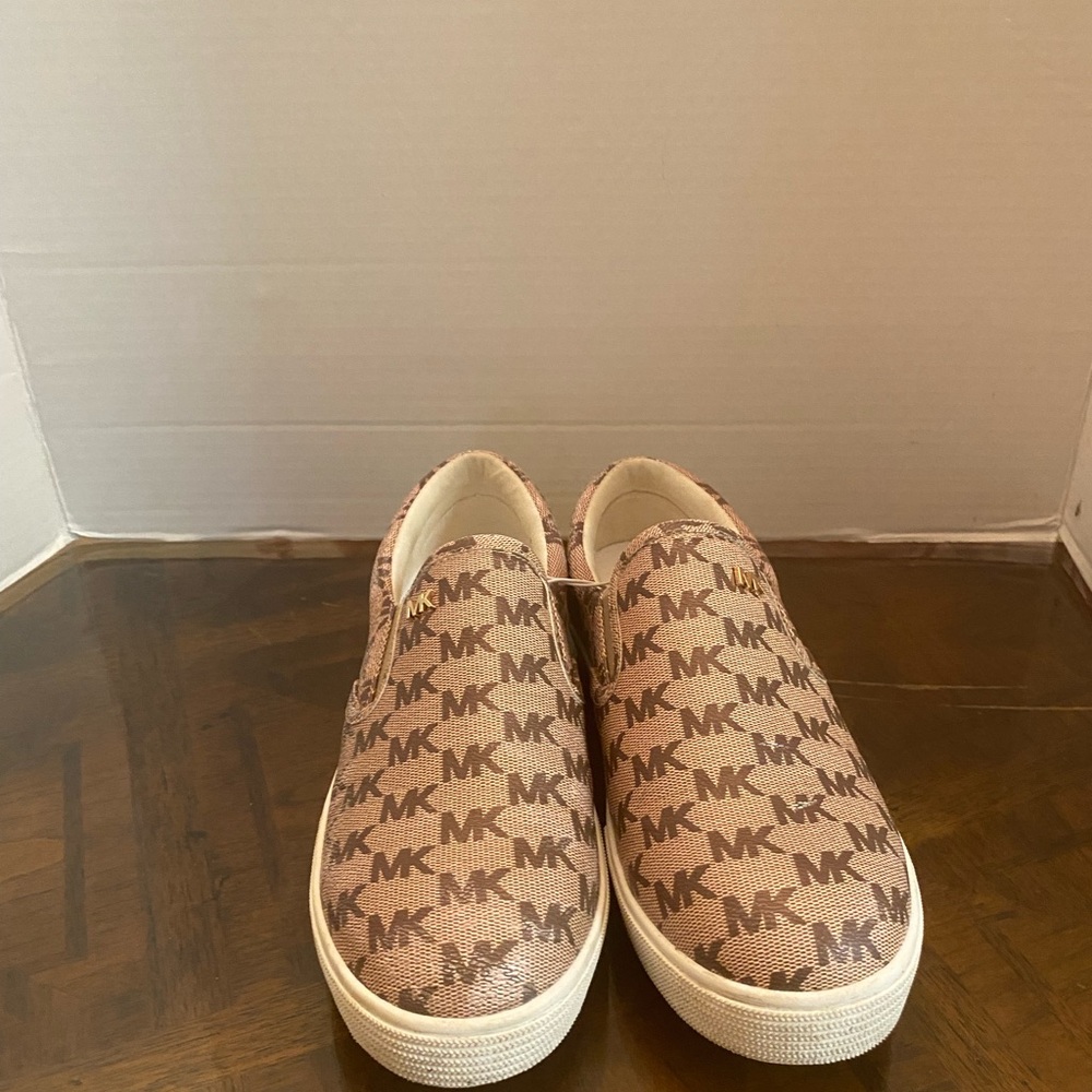 NEW MICHAEL KORS SHOES